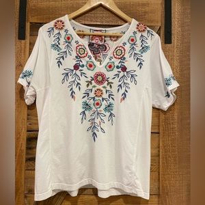 Johnny Was Sicilia Boxy Knit Tee. White with Embroidery . Size Small. NWT.